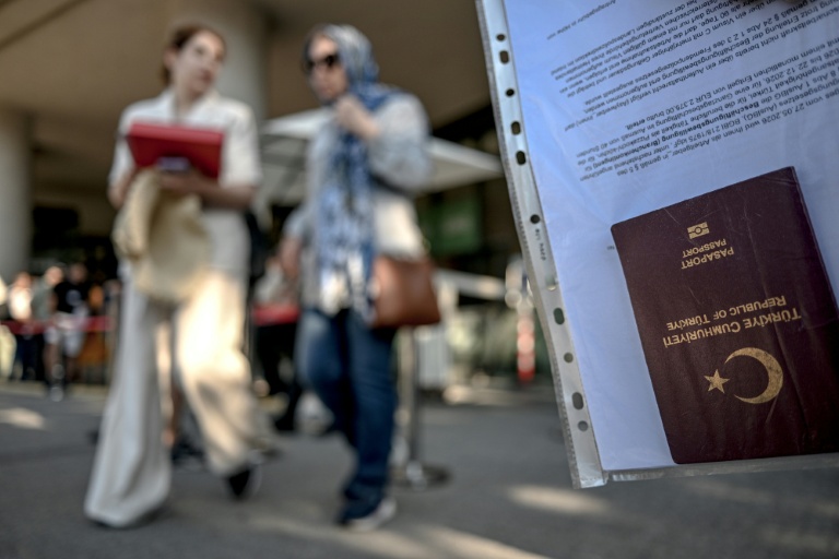 "Une torture": les Turcs dénoncent une "crise des visas" Schengen