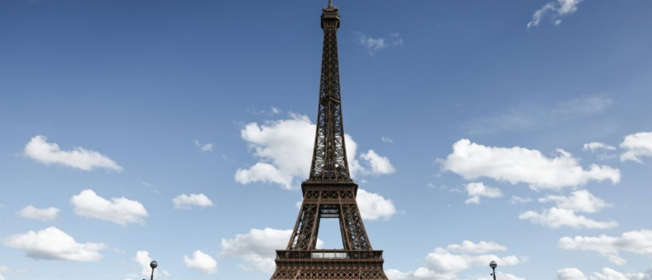 Oeuvre éphémère à Paris du chef Alléno et de l'artiste JR pour les co-victimes de la route
