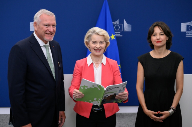 Comment protéger les mineurs en ligne : les recommandations faites à l'UE