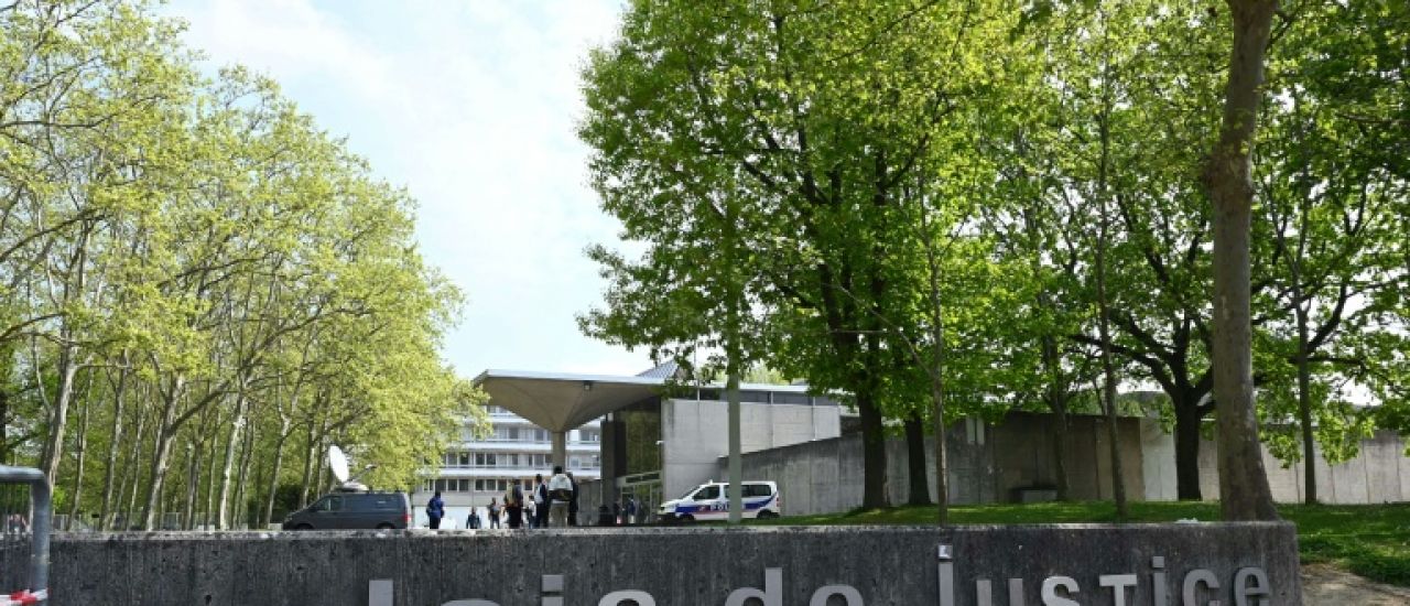 Après des heurts, le huis clos prononcé au procès d'une rixe mortelle