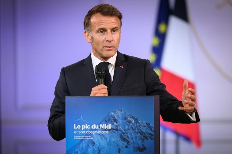 Le dossier de candidature du pic du Midi au patrimoine de l'Unesco remis à Macron