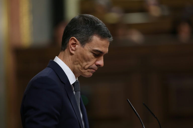 Espagne: après les accidents, Pedro Sánchez promet justice et défend un système ferroviaire "sûr"