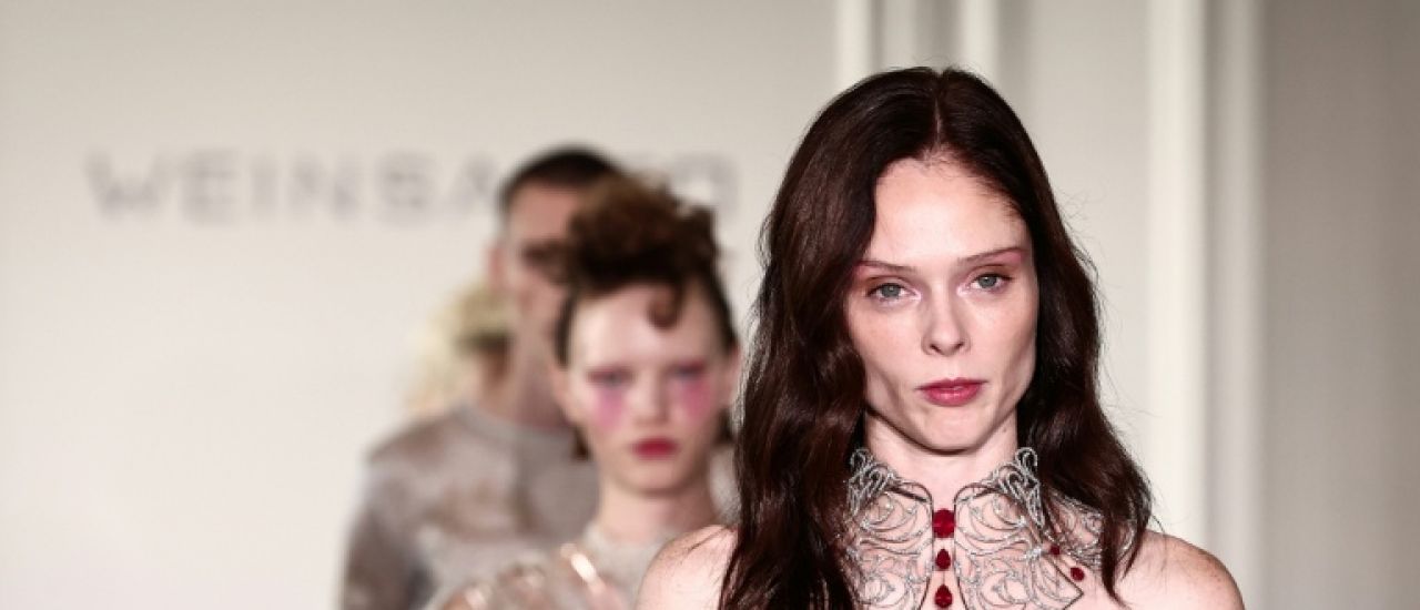 La jeune garde lance la Fashion Week de Paris, Saint Laurent fait le show au Trocadéro La jeune garde lance la Fashion Week de Paris, Saint Laurent fait le show au Trocadéro