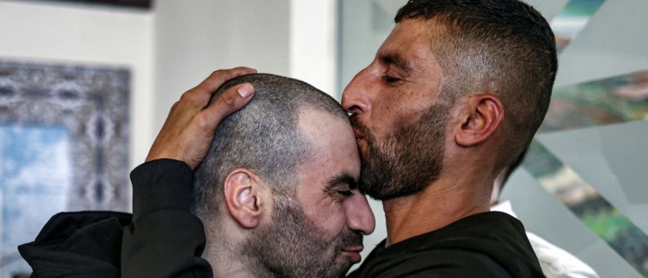"Une renaissance": vive émotion à la libération de prisonniers palestiniens