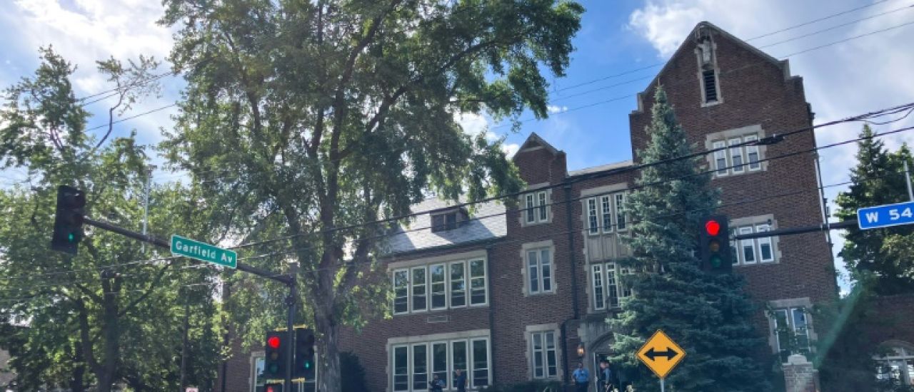 Un tireur tue deux écoliers et en blesse 14 autres dans une église à Minneapolis