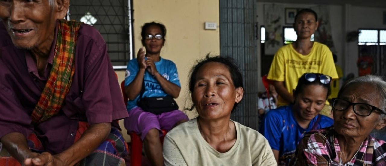 Des "frères" civils cambodgiens et thaïlandais échangent des appels à la paix