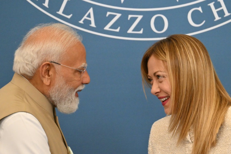 Selfies, caramels "Melody" et commerce : Narendra Modi en visite en Italie