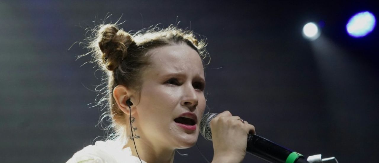 L'icône pop russe en exil Monetochka, voix de la résistance anti-Poutine
