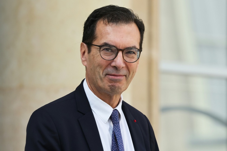 Sécu : le gouvernement veut "diviser quasiment par deux" le déficit en 2027, dit Farandou