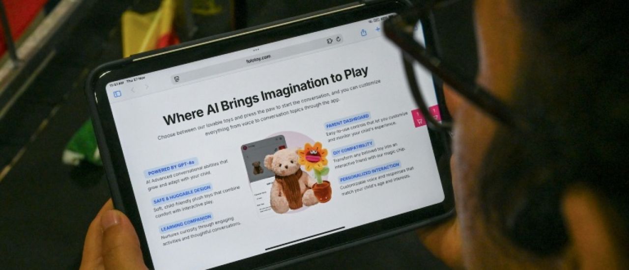 Singapour: une peluche dotée d'IA et retirée pour des propos à caractère sexuel remise en vente