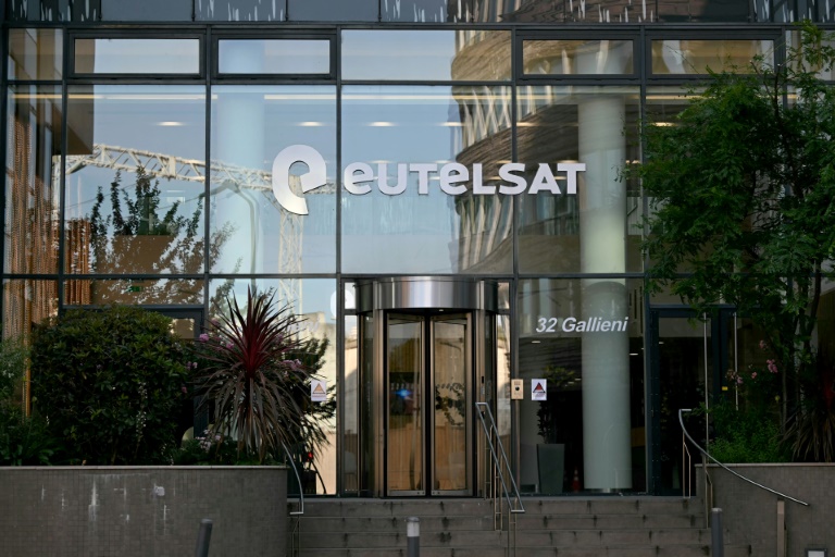 Eutelsat: l'Etat bloque une vente d'actifs à un fonds suédois et défend une activité "trop stratégique"