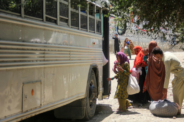Les Afghans expulsés du Pakistan, sans-papiers dans leur pays d'origine