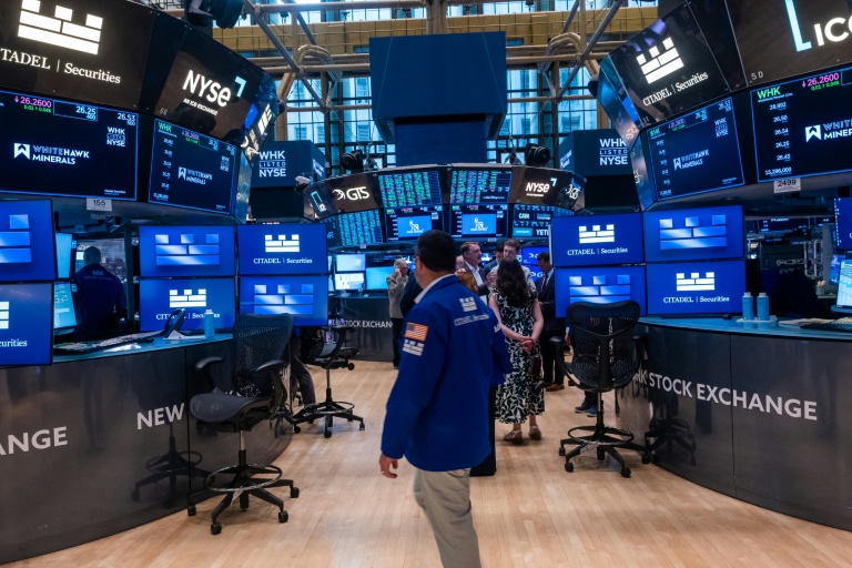 Les Bourses mondiales terminent en hausse, saluent les débuts de SpaceX à Wall Street