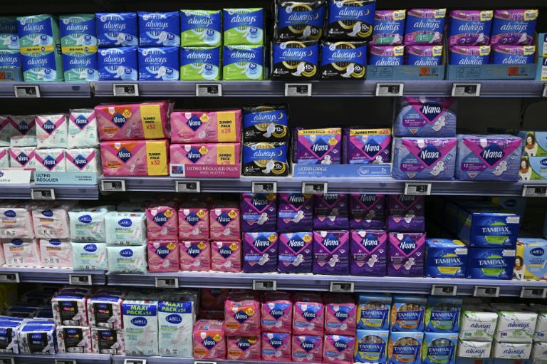 "Je préfère acheter de la viande aux enfants": en France, la précarité hygiénique gagne du terrain