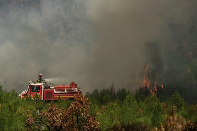 Mégafeu en Gironde : "stabilisé" mais avec 14 reprises de feu, avant l'arrivée d'un nouveau "pic de chaleur"