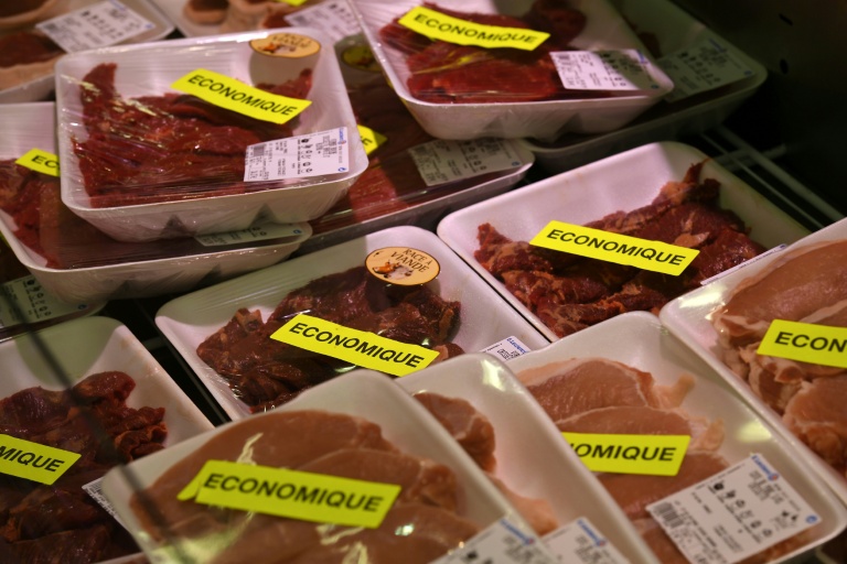 "Contraignez-nous": des cadres de la distribution et de l'agro-industrie dénoncent le "dogme des prix bas"