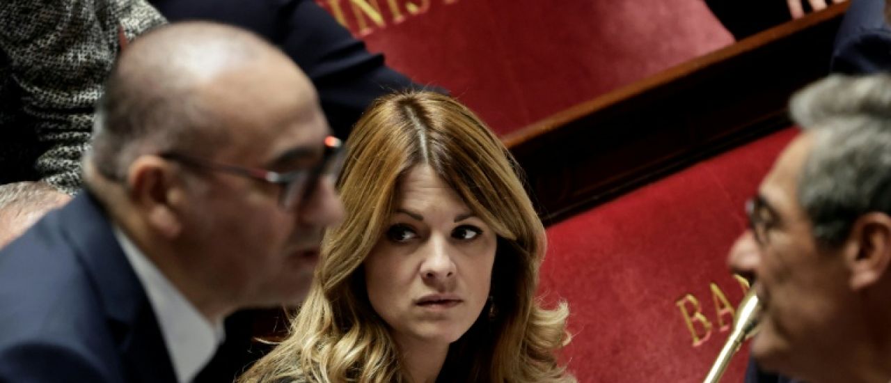 Le gouvernement accuse LFI de propager des "fake news" sur "l'interdiction" des découverts bancaires