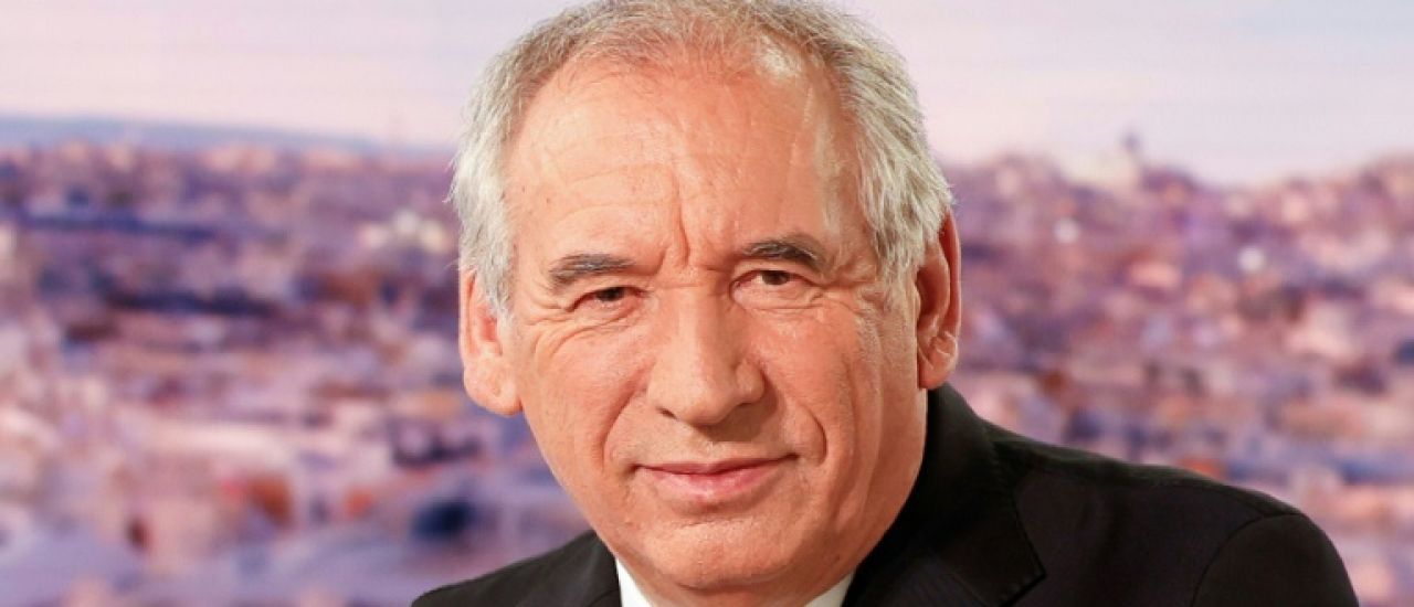Bayrou poursuit sa campagne au Medef, mais le RN et la gauche considèrent "la page tournée"