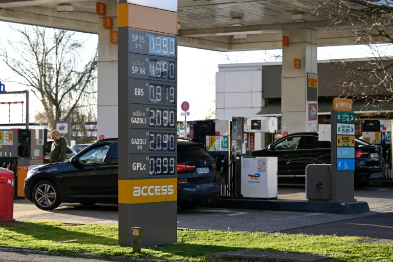 Prix du carburant: les "surplus" de recettes fiscales, une manne en question