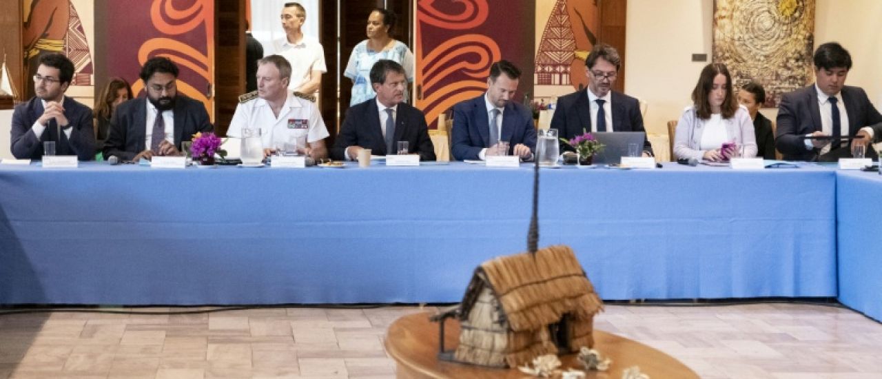 Manuel Valls quitte une Nouvelle-Calédonie à l'avenir toujours incertain