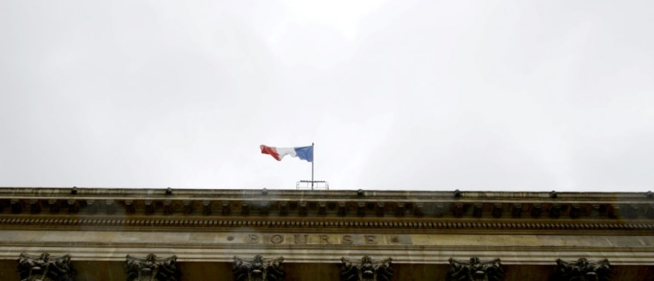 La Bourse de Paris termine en baisse, débâcle pour Dassault Systemes