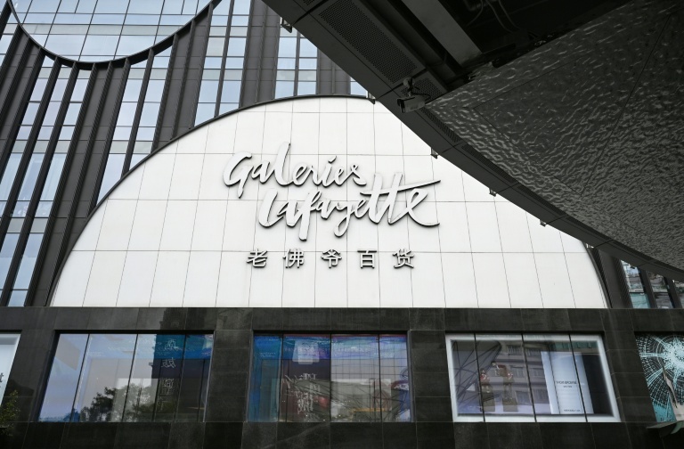 Moins de luxe, plus de clics: les Chinois "avertis" achètent plus malin