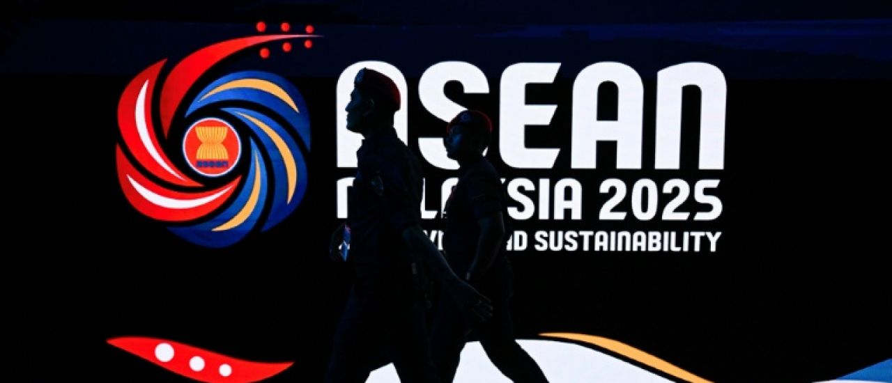 Donald Trump fait escale au Qatar avant une tournée en Asie, où il rencontrera Xi Jinping Donald Trump fait escale au Qatar avant une tournée en Asie, où il rencontrera Xi Jinping