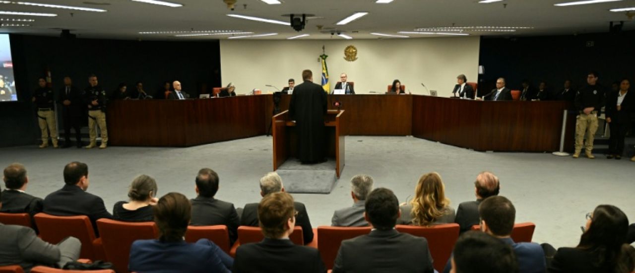 Brésil: la défense de Bolsonaro réclame un acquittement "indispensable"