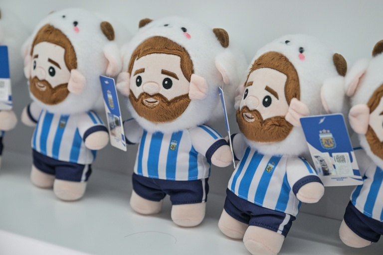 Mondial et produits dérivés: un jeu simple avec un ballon et à la fin, c'est le commerce chinois qui gagne