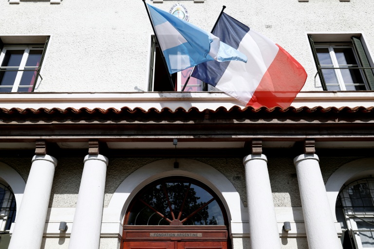 Réunions d'extrême droite et "surveillance": à Paris, la Maison de l'Argentine dans la tourmente