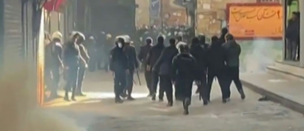 La contestation s'amplifie à Téhéran, internet coupé