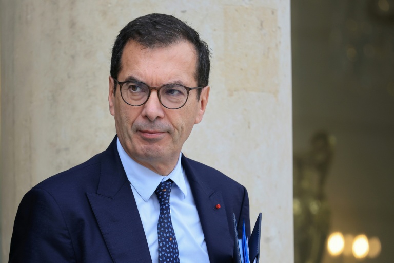 Arrêts maladie : début des négociations entre syndicats et patronat en vue d'une réforme