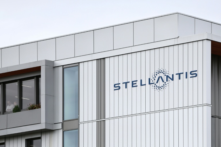 Stellantis va cesser la production d'automobiles dans son site historique de Poissy après 2028
