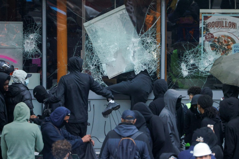 "Du jamais vu" : dans le centre de Paris, des scènes de pillage hors de contrôle