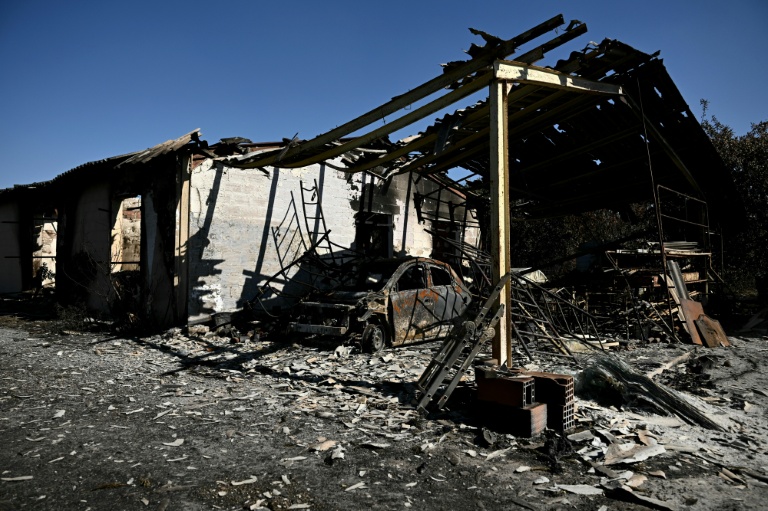 De retour après le feu, les habitants de Biscarrosse dans l'incertitude