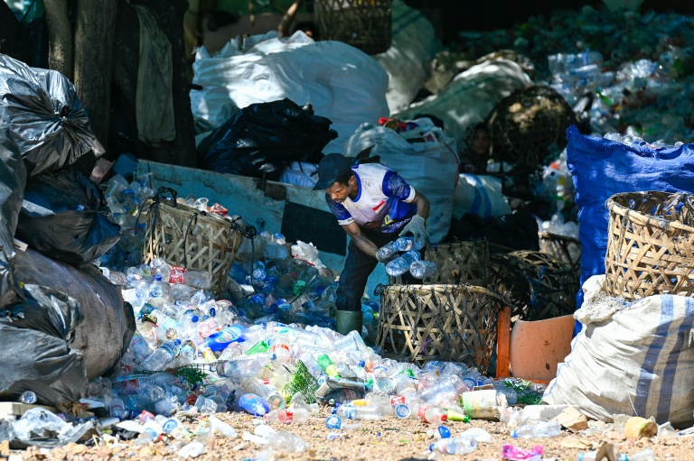 Traité plastique: le pilote des discussions espère un accord en mars