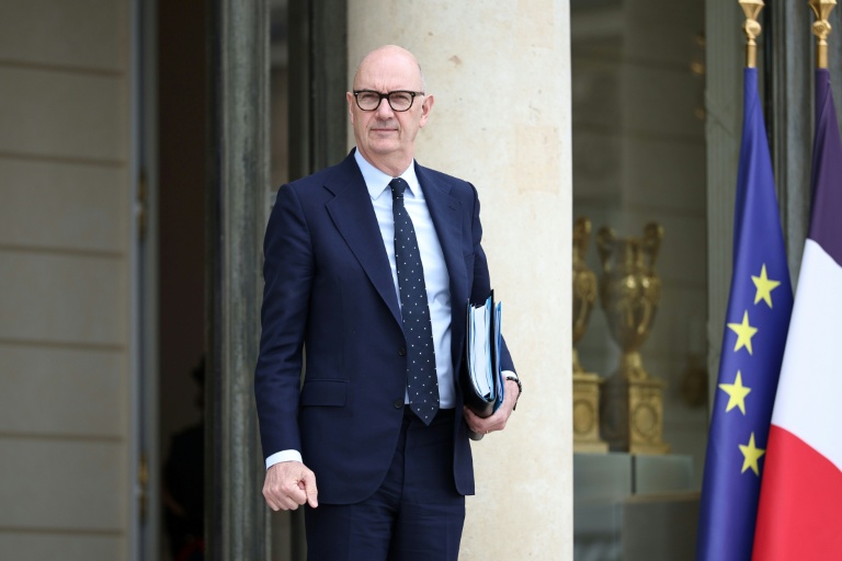 UE: Lescure juge "intéressante" la proposition de l'Espagne sur des emprunts communs