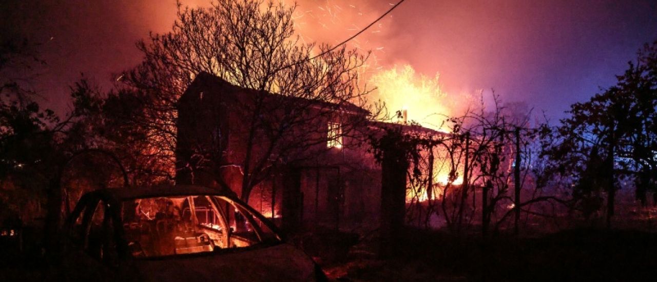 Dans le Var, le feu toujours pas fixé mais ne progresse plus