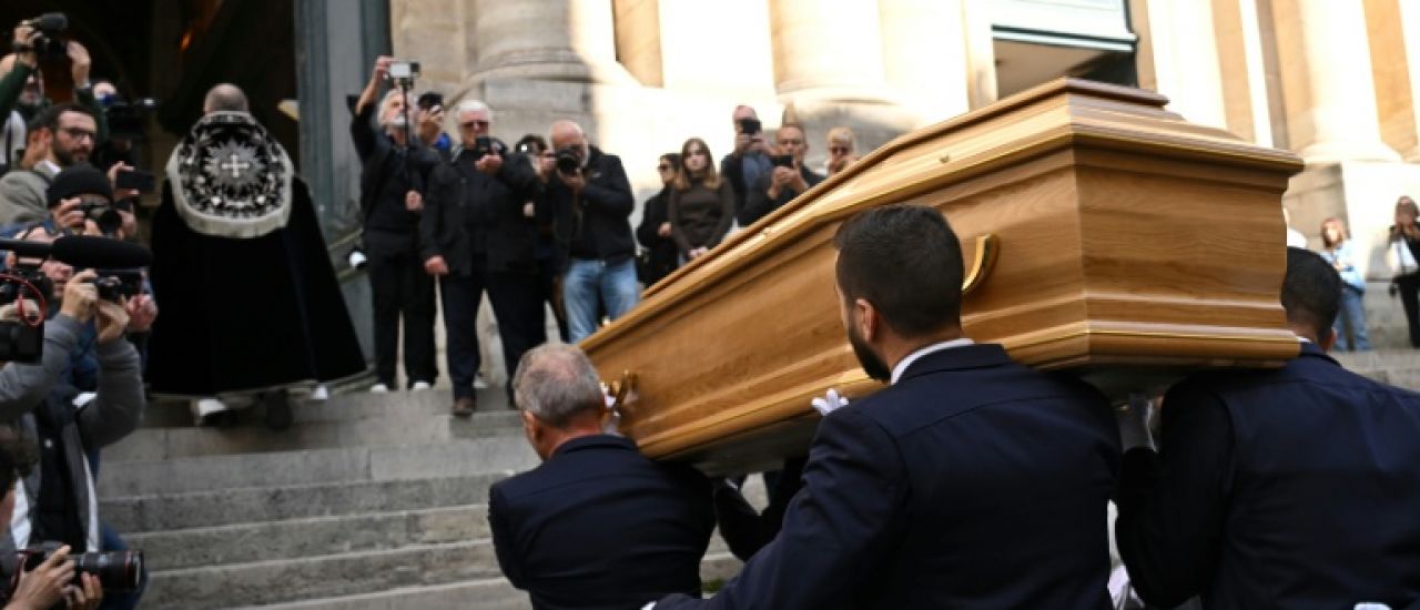 Des centaines de personnes rendent un dernier hommage à Claudia Cardinale à Paris
