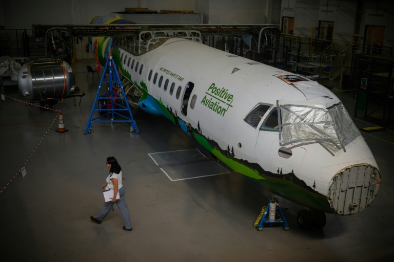 Transformer un avion en bombardier d'eau, la quête de deux start-up toulousaines