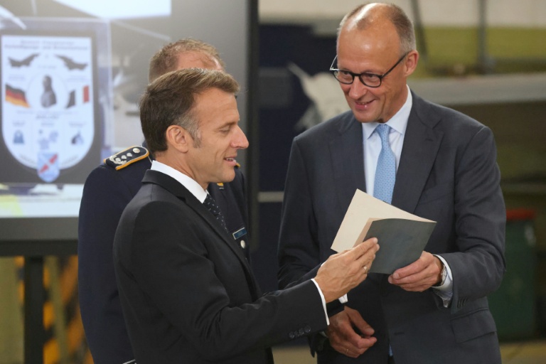 Après l'échec de leur avion commun, Paris et Berlin veulent "une nouvelle dynamique" sur la défense