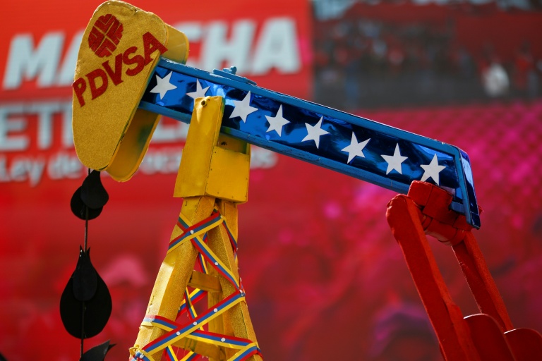 Pétrole: le Venezuela adopte une loi favorable au secteur privé, les Etats-Unis lèvent des sanctions