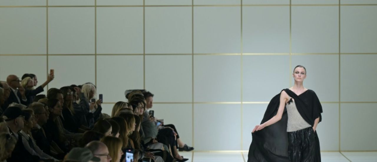 Armani couvre de paillettes son élégance discrète