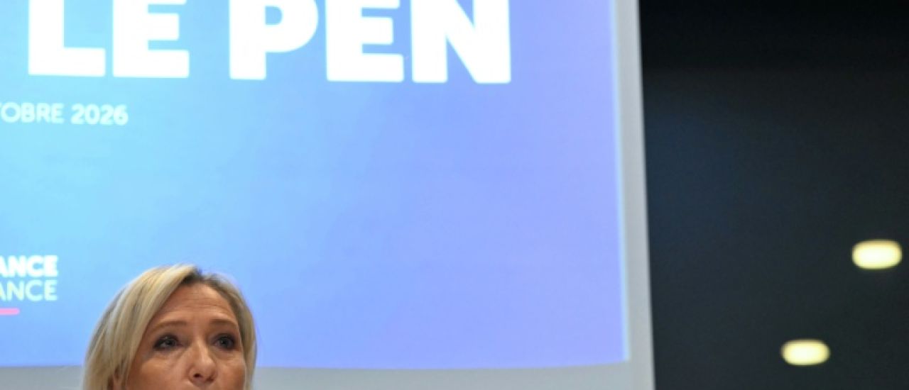 Le Pen en embuscade à Bruxelles, Macron compose avec