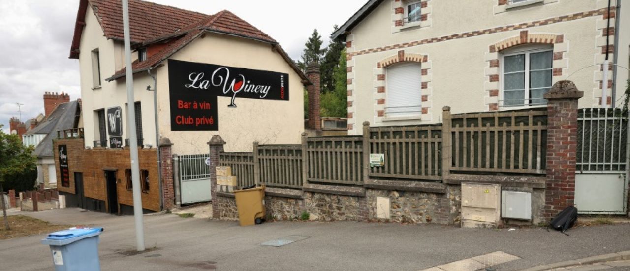 Une voiture percute un groupe devant un bar d'Evreux: un mort, 5 blessés