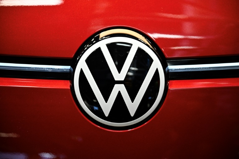 Volkswagen s'enfonce dans la crise et veut tailler encore dans ses coûts