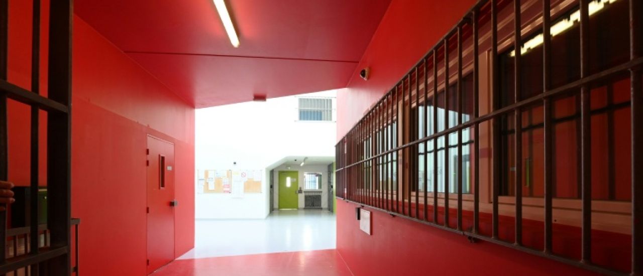 Huit premiers détenus transférés à la prison sécurisée de Condé-sur-Sarthe