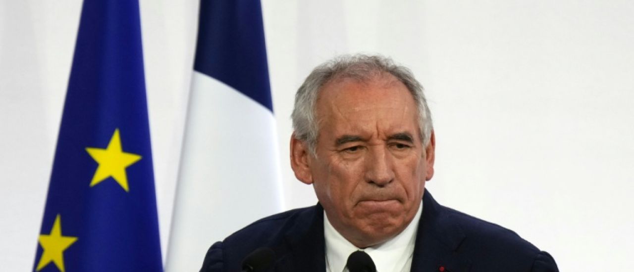 Bayrou en mission impossible face à une chute plus probable que jamais