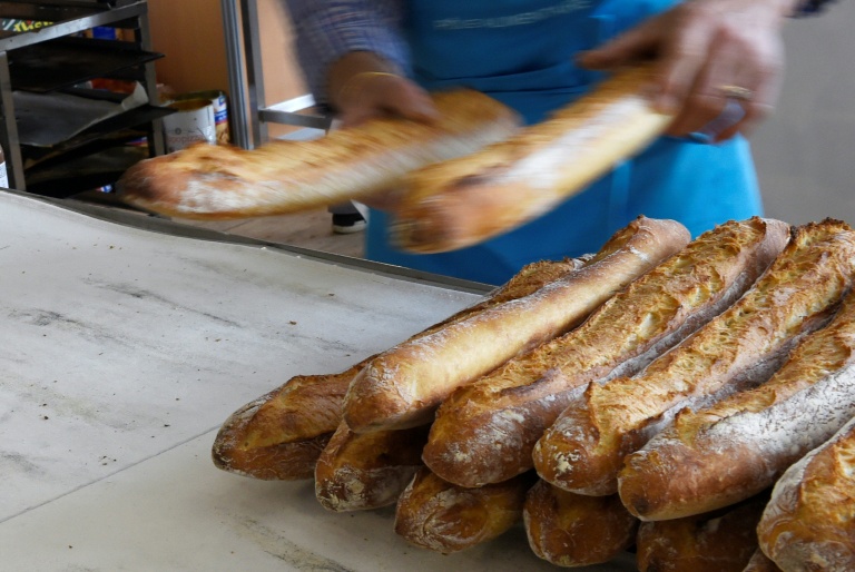 Les salariés des boulangeries et fleuristes indépendants pourront travailler le 1er mai 2026, annonce Lecornu