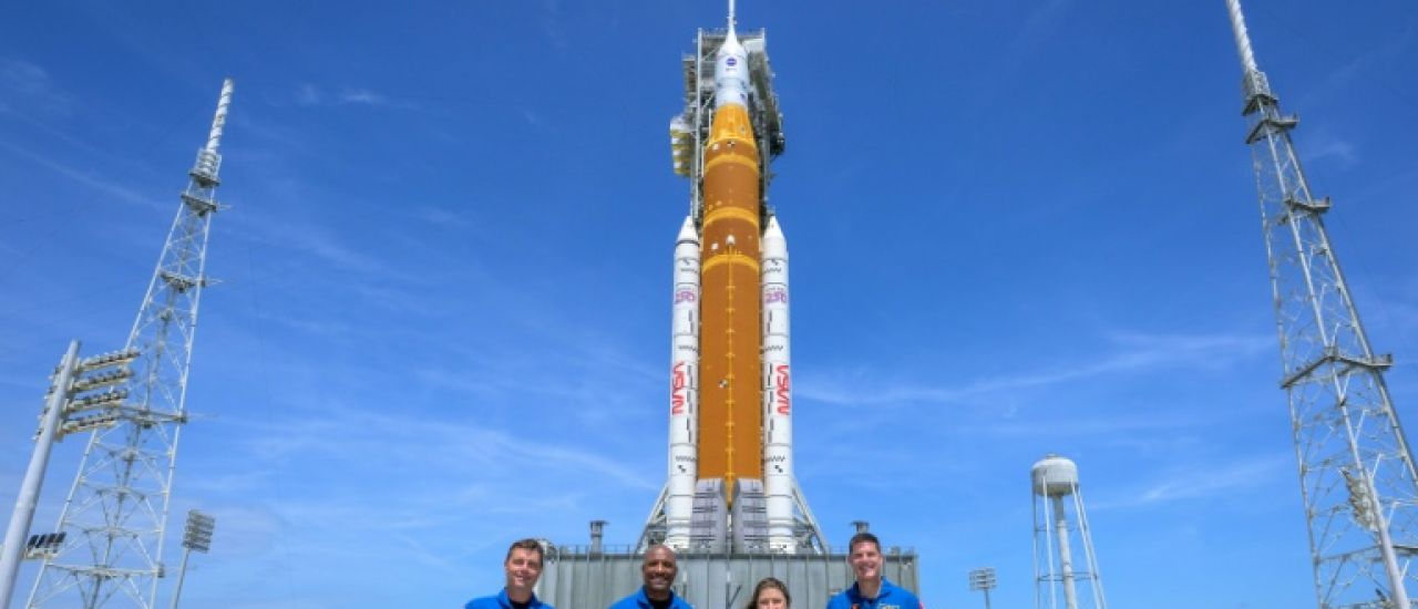 Mission lunaire Artémis 2: le compte à rebours est lancé